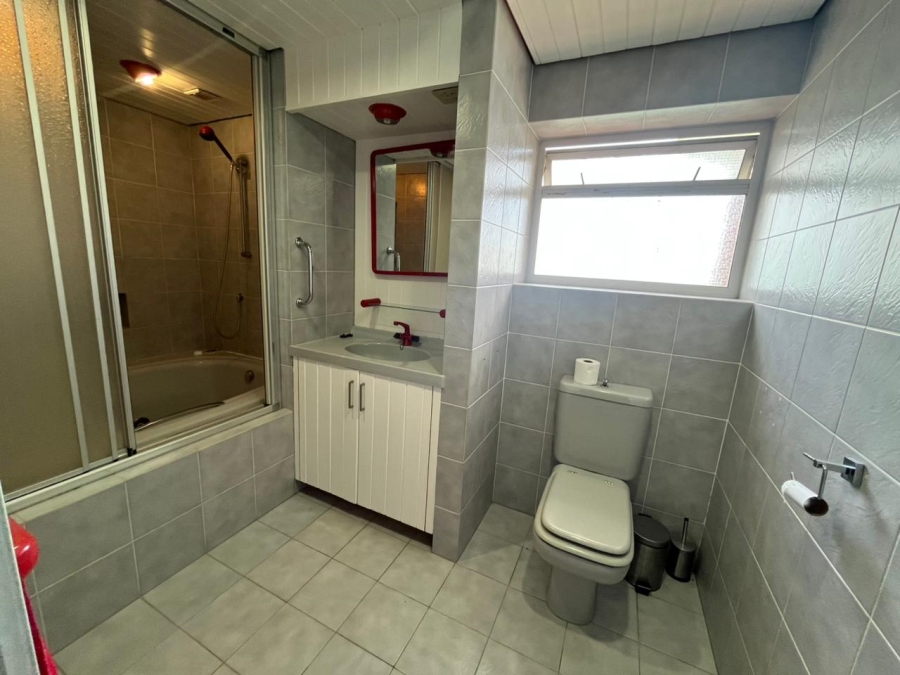  Bedroom Property for Sale in Mountainside Western Cape